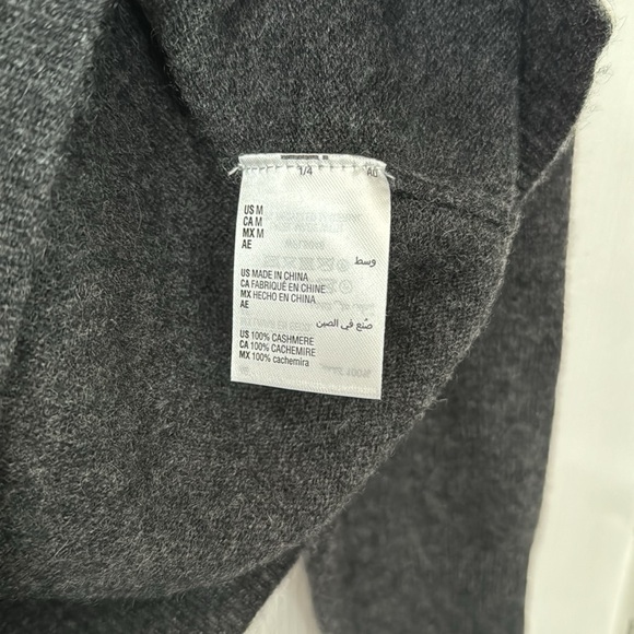 NWT Club Room Cashmere V-neck Sweater - Size M - Picture 5 of 6